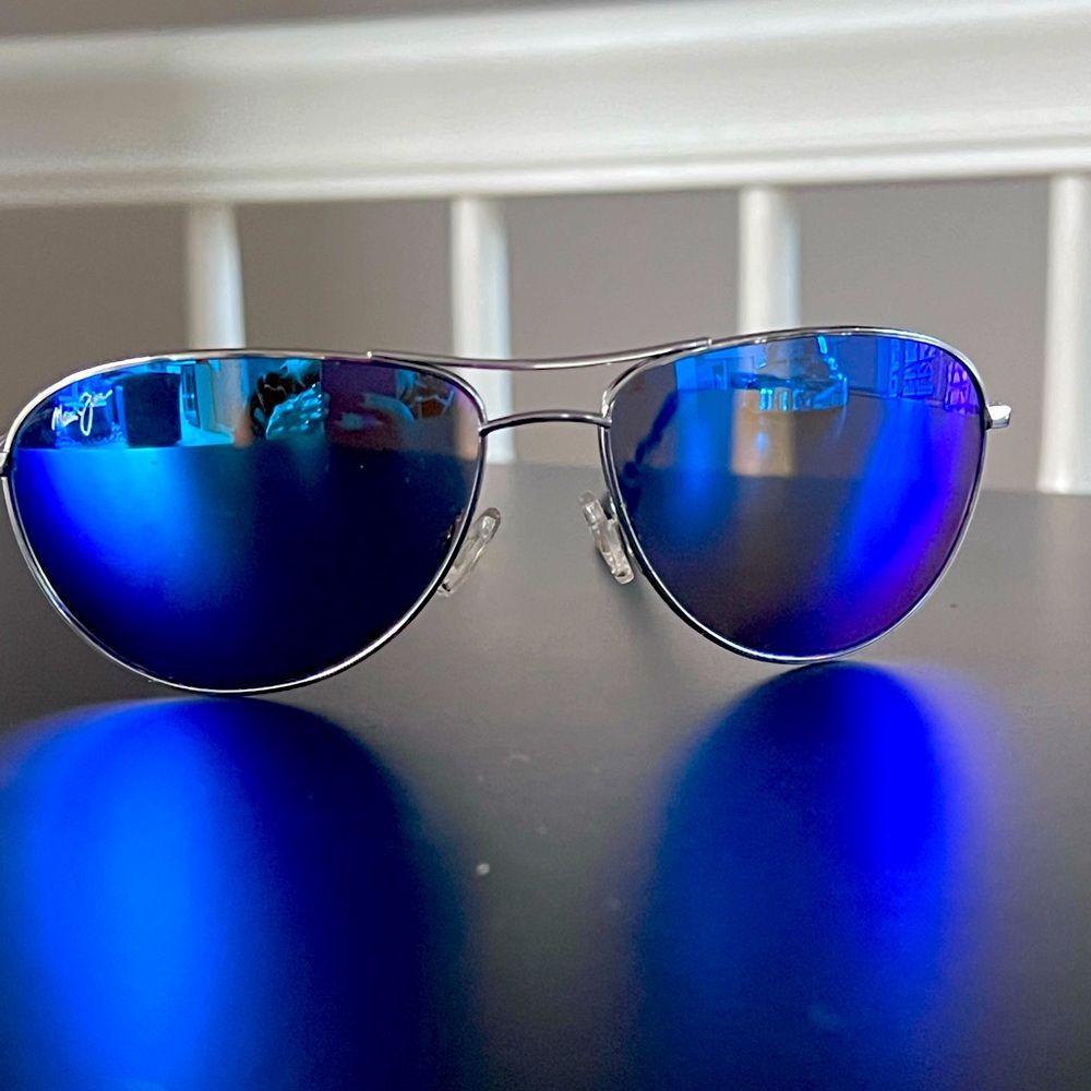 Like New-Preowned Maui Jim Sea House blue polarized sunglasses w/caseMJ 779-17